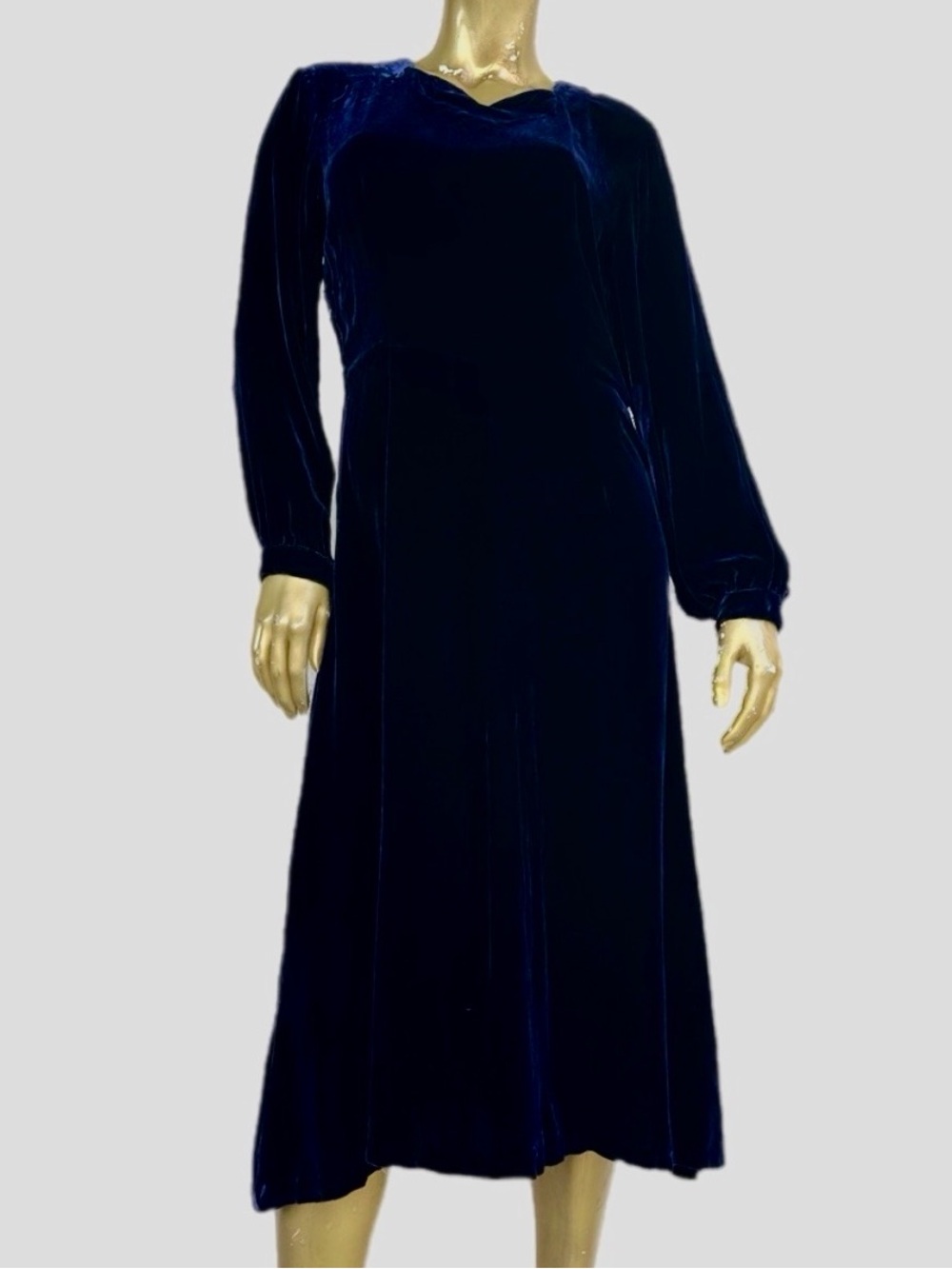 Vintage blue velvet long sleeve midi length dress, unbranded 36” bust